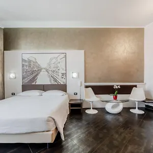 Navigli 3*, Milan Italy
